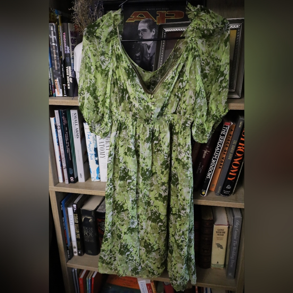 Green Floral Gianni Bini babydoll dress